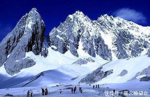 从未有人登顶的玉龙雪山，山上常年都有雪，还被纳西族人称为神山