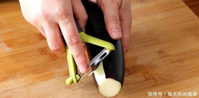 1根茄子,一块猪肉,这是茄子肉末焖面的做法,真好吃