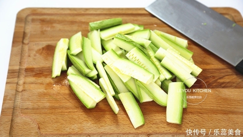 炒一盘西葫芦出少半盘汤?掌握3点,入味好吃,还不易出汤