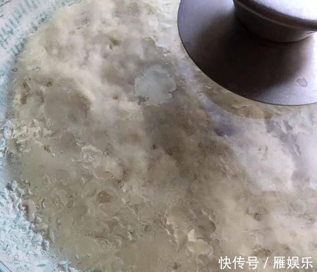 底脆皮软馅香的三鲜水煎包,这么做才好吃