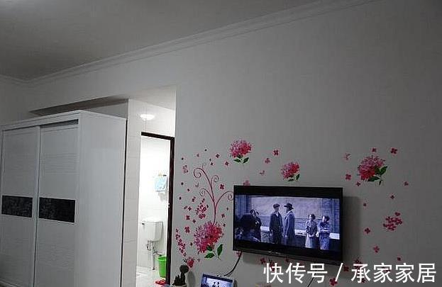 客厅|46平的公租房,没有卧室床直接放客厅,保证你们没见过!