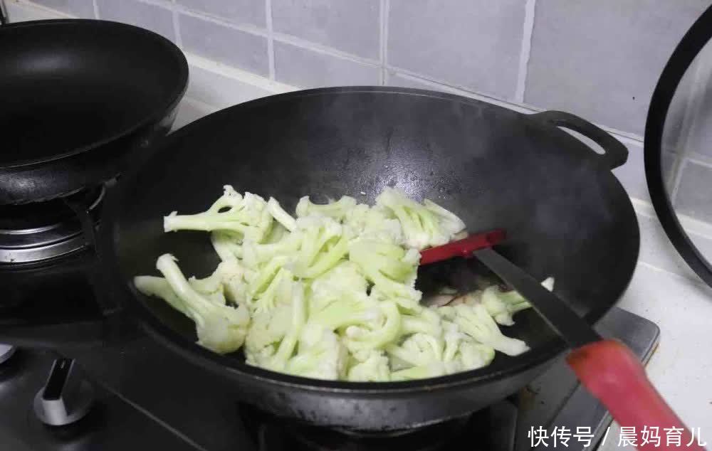 这肉厨师从不让家人吃，许多女性却一直把它当美食，早知道早收益