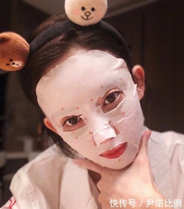 毛孔|女生敷面膜时,尽量少犯这3个“错误”!不然毛孔容易变大