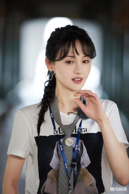 绝了！郑爽被曝即将召开退圈发布会，卫视官方力挺都是有原因的？