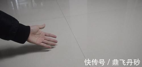 光亮|清水拖地等于白拖, 家庭阿姨教我一秘招, 地板光亮如新不留灰