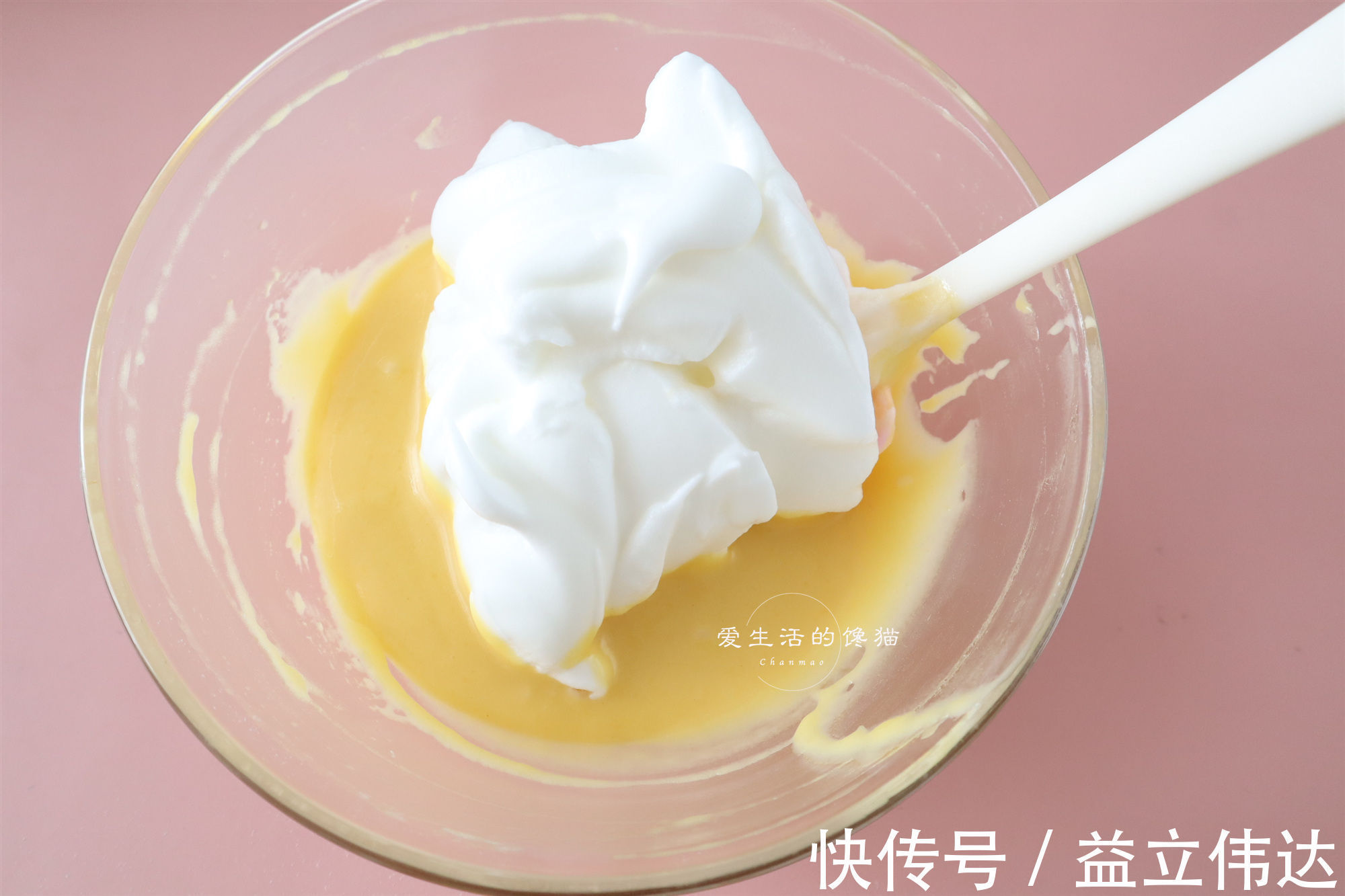 戚风蛋糕|零失败的快手纸杯蛋糕，不开裂，不回缩，小白一次成功，快收藏！