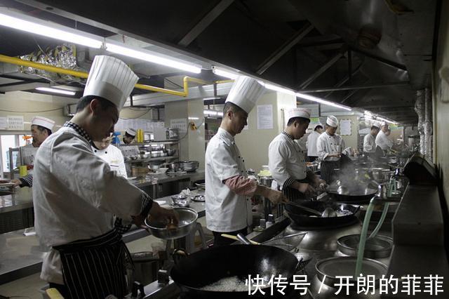 答案|为什么饭店的菜不粘锅, 而我们炒菜就粘锅 答案你万万想不到