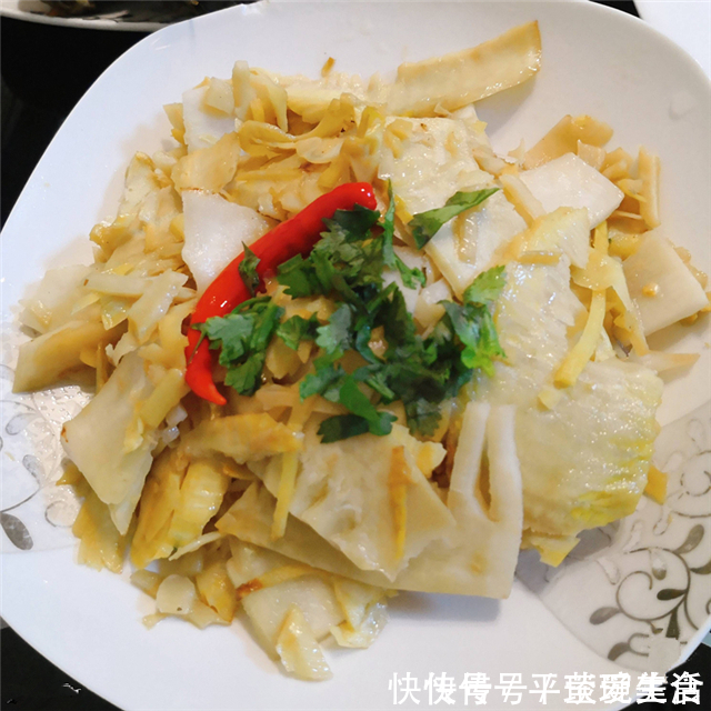 下厨|同事来家里蹭饭,婆婆下厨招待,一桌菜体面又周到,觉得怎么样