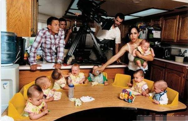 产子|宝妈生娃上瘾,10年里生下14个孩子,如今成为大众口中的“异类”