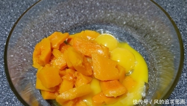 南瓜和|早餐蛋糕自己做，用料简单做法更简单，不用烤箱更轻松，香甜美味
