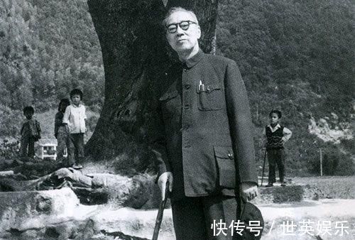 启功@启功笔力能扛鼎者,500年唯独他一人日本人已经超越王羲之