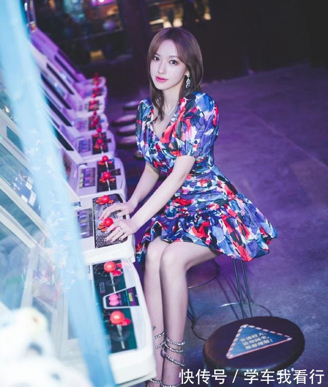 裙摆|程潇没了铁刘海更时髦,配泡泡袖连衣裙,像漫画中走出的小公主!