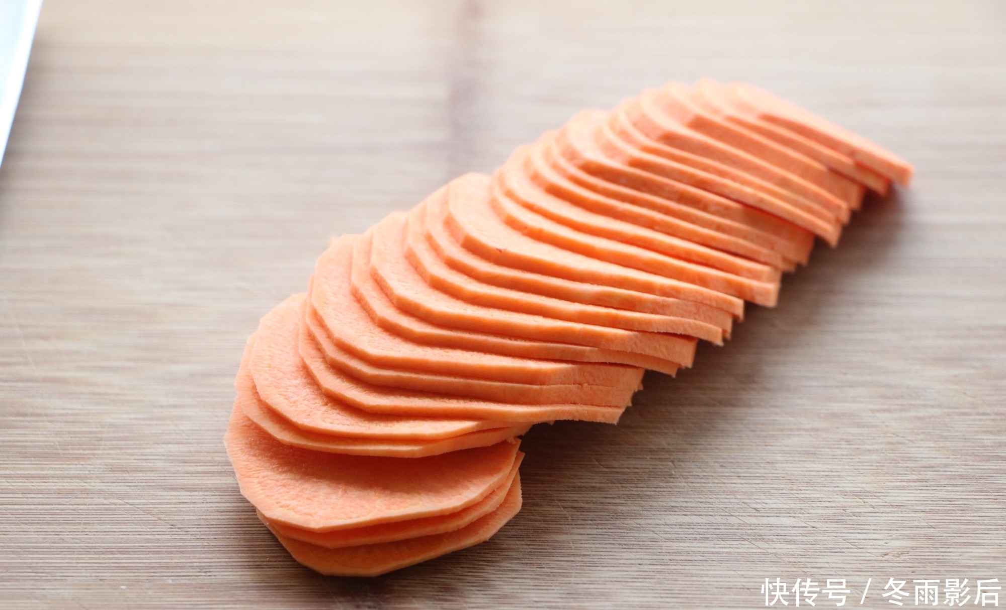 红薯|红薯解馋新做法,既当甜点又当早餐,甜而不腻,外面买不到!