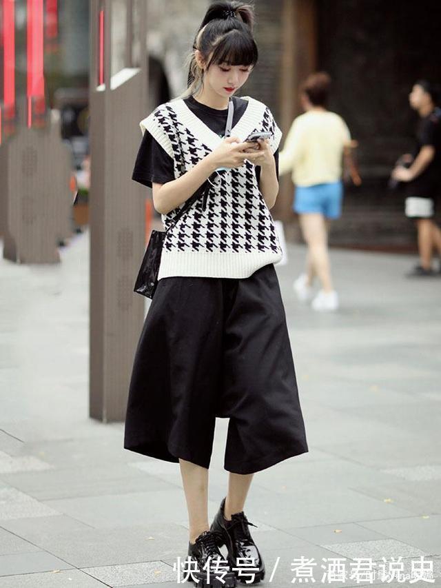 秋天针织背心穿不好看教你这些时髦搭配,时髦又高级
