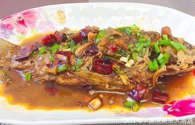 干辣椒|鲫鱼怎么做大叔教你红烧鲫鱼,鲜香味美,简单易做,超级好吃!
