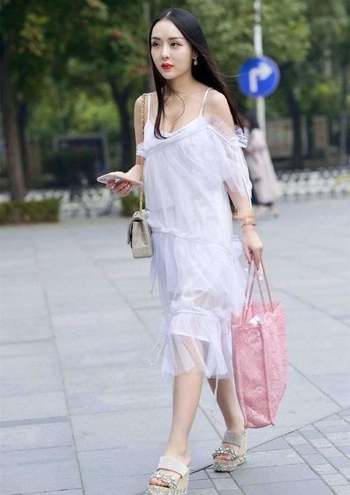 吊带连衣裙很好看，但是你真的穿对了吗？