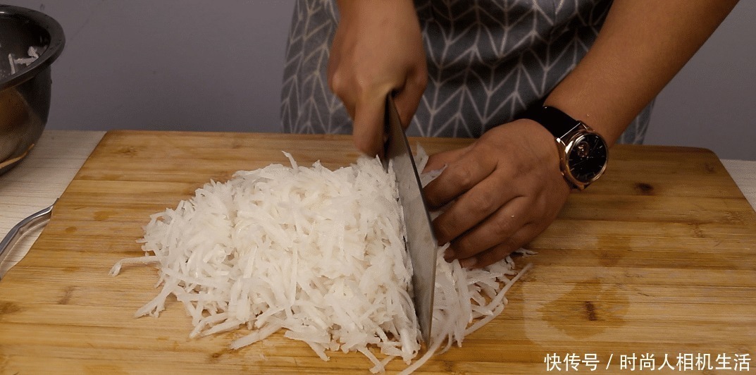 大厨|炸萝卜丸子，用淀粉大错特错，大厨教你正确做法，焦香酥脆吃不够