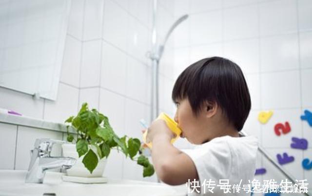 龋齿|四岁宝宝满口“黑牙”,罪魁祸首不是糖果,而是家长的放纵