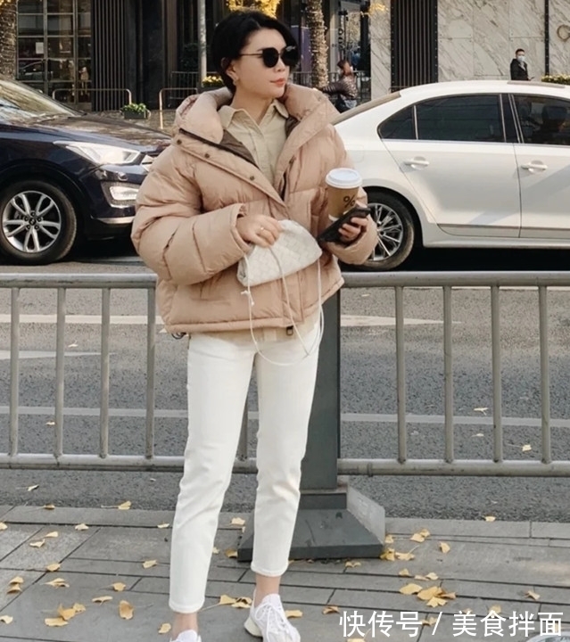 卫衣 40岁以上女人,不要叠穿卫衣了,扮嫩!现在流行叠穿衬衫,特高级