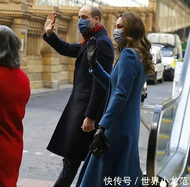凯特|凯特王妃穿蓝色大衣和威廉王子车站秀时尚,时尚拉风,太有风度