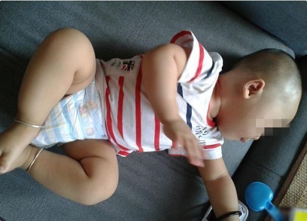 平衡感|半岁宝宝总爱抓耳朵?6个原因和处理小技巧,建议家长提前了解