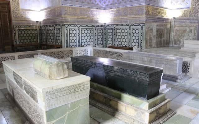 帖木|帖木儿墓中发现石碑,刻有一首短诗,学者:刻字者用此诗警告世人