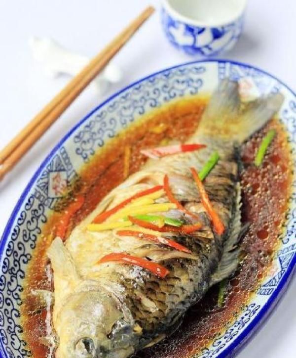 有人|清蒸鱼,有人放盐,有人放生抽?不对,教您一招,鱼肉鲜嫩不腥