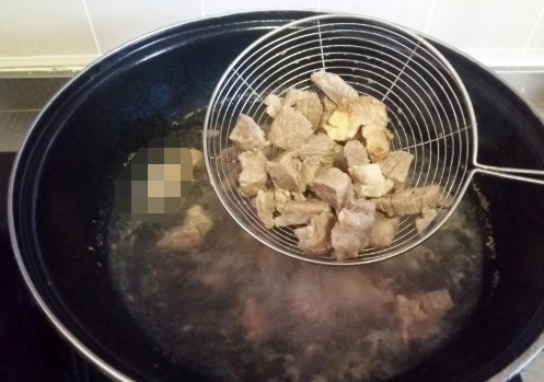 简单|炖牛肉,去腥我用这俩料,没腥气只剩香,超简单