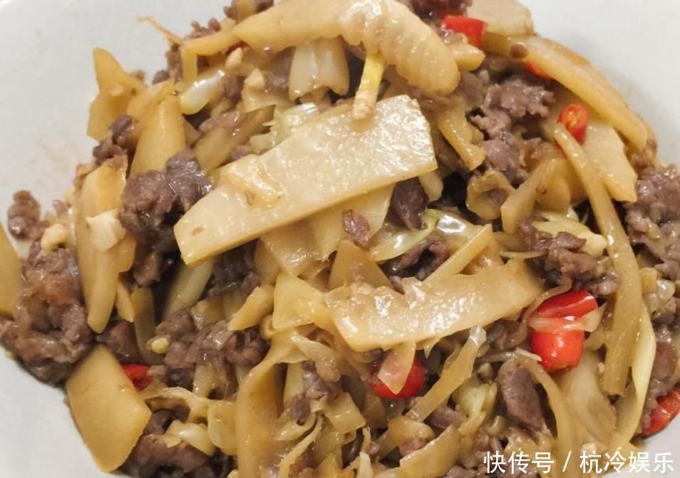 炒牛肉时，下锅前多做一步，牛肉鲜嫩爽滑，不老不柴还不粘锅