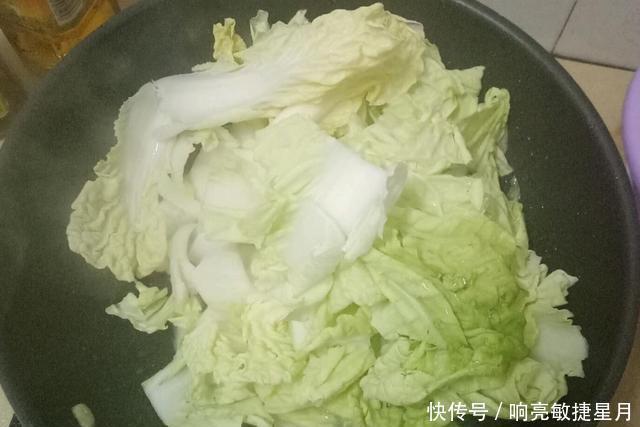 炒白菜,千万不要直接下锅炒,多加2步,白菜脆嫩入味不出水