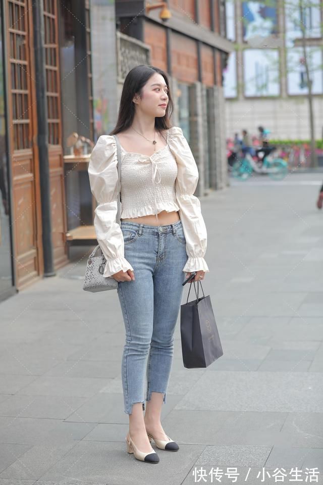 穿搭|小衫配牛仔裤,修身好看又甜美,爱美女生春季减龄的搭配