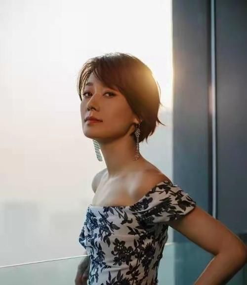 面部 建议中年女人,别剪这2种“显老发型”,换成另外2种,更精致减龄