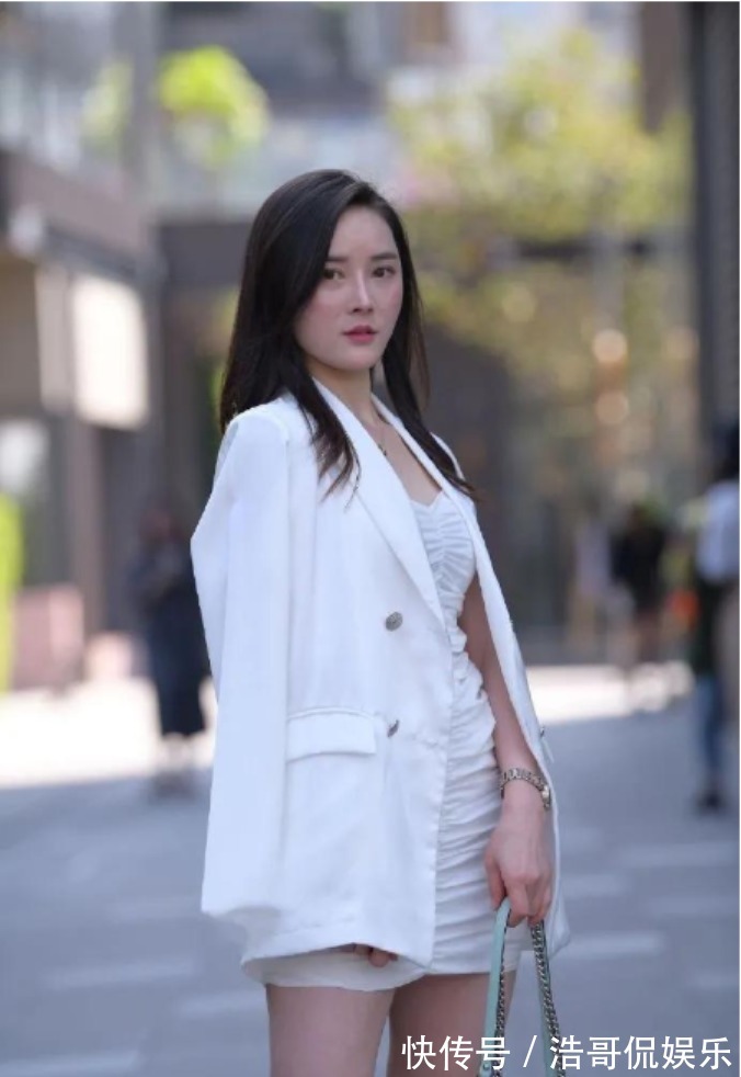 游戏玩家 简约时尚的“御姐范”,格调十足,展现高雅气质,精致迷人