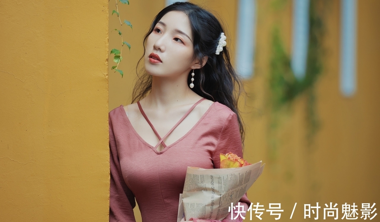 石榴花$七律·八首丨林深俊鸟声无寂,岸远银波水有缘