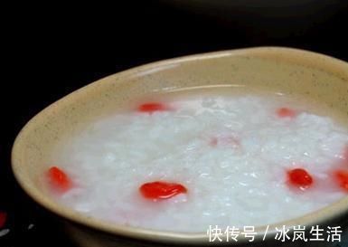 枸杞|睡前吃枸杞赛人参终于有答案了,中医告诉你食疗效果最好的吃法