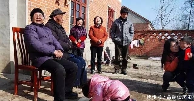 观点|叩头拜年是传统文化延续,还是封建陋习?你怎样看?持什么观点?