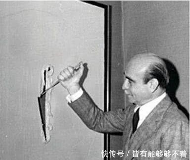 前卖|这位画家在画布上戳了几个洞,十年前卖了两个亿,网友无法理解