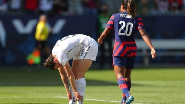 女足|新西兰女足队员上演乌龙戴帽 电视剧都不敢这么演