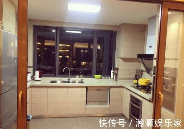 中式|85㎡新中式风装修,玄关就很个性,书柜''藏''着一张床,实用