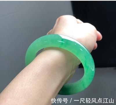 翡翠手镯 一般冰种玉镯子的价位