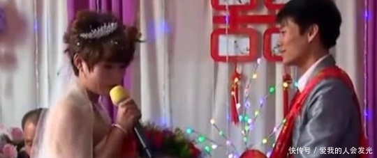 新郎|婚礼上新娘眼呆如木，与新郎眼神无交流，场面很尴尬！