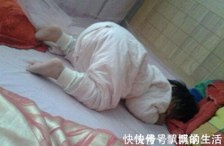 颌骨|睡姿影响颜值,除了“张嘴睡”之外,这几种睡姿也会导致娃变丑