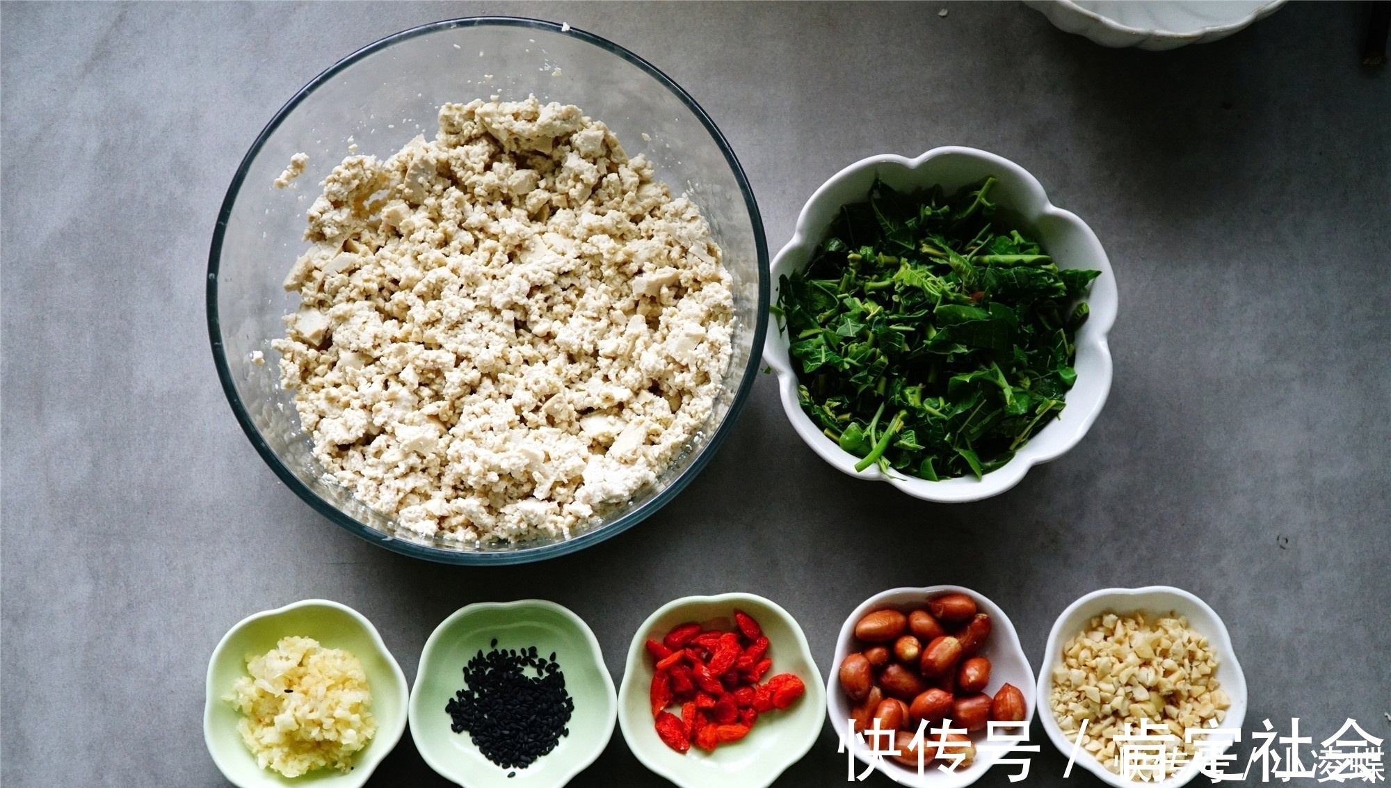 芝麻油|天热了，豆腐的最佳吃法，不煮不炒，压成泥就上桌，清爽开胃