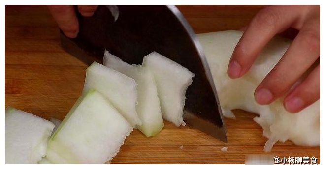 冬瓜最好吃做法,花2年研究,我家一周吃6次,不炒不煮,太香了