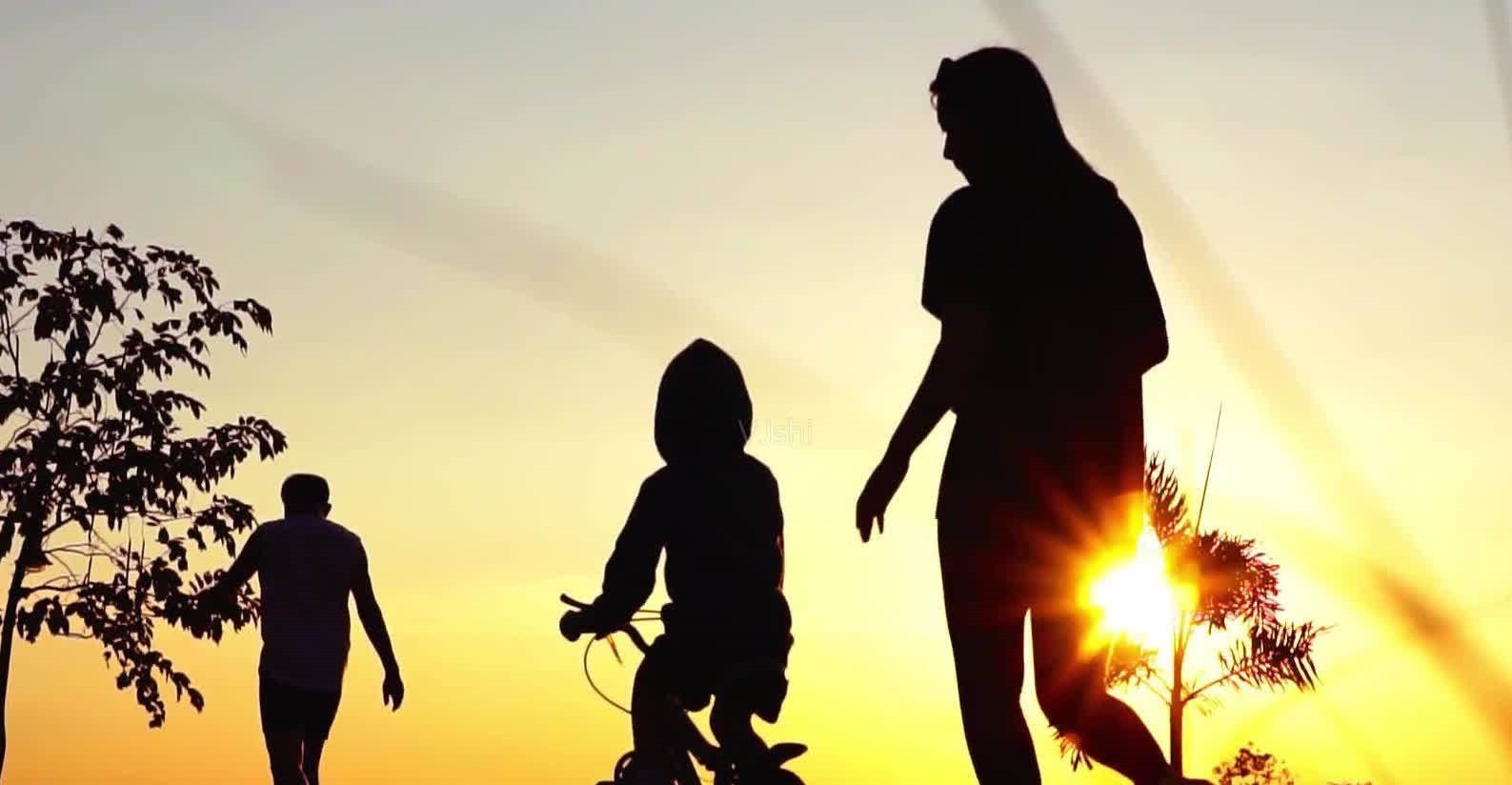 一日三餐|40岁丁克女坦言:看着躺在病床上的父母,我决定生个孩子