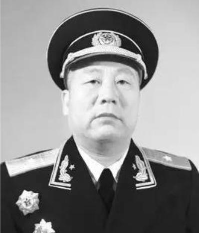 概括|他从纵队司令员变成师长，解放后用62个字能概括他一生，他是谁