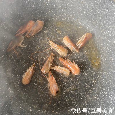 鲜虾炖豆腐最香的吃法，让我连吃了三碗饭