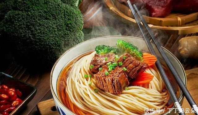 这才是红烧牛肉面的做法，学会就可以开面馆，再也不打工了