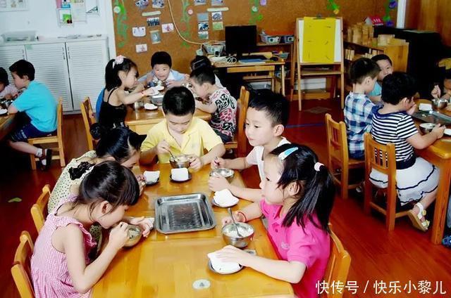 照片之后|“一个月1500伙食费就吃这”,宝妈怒了,找幼儿园讨说法