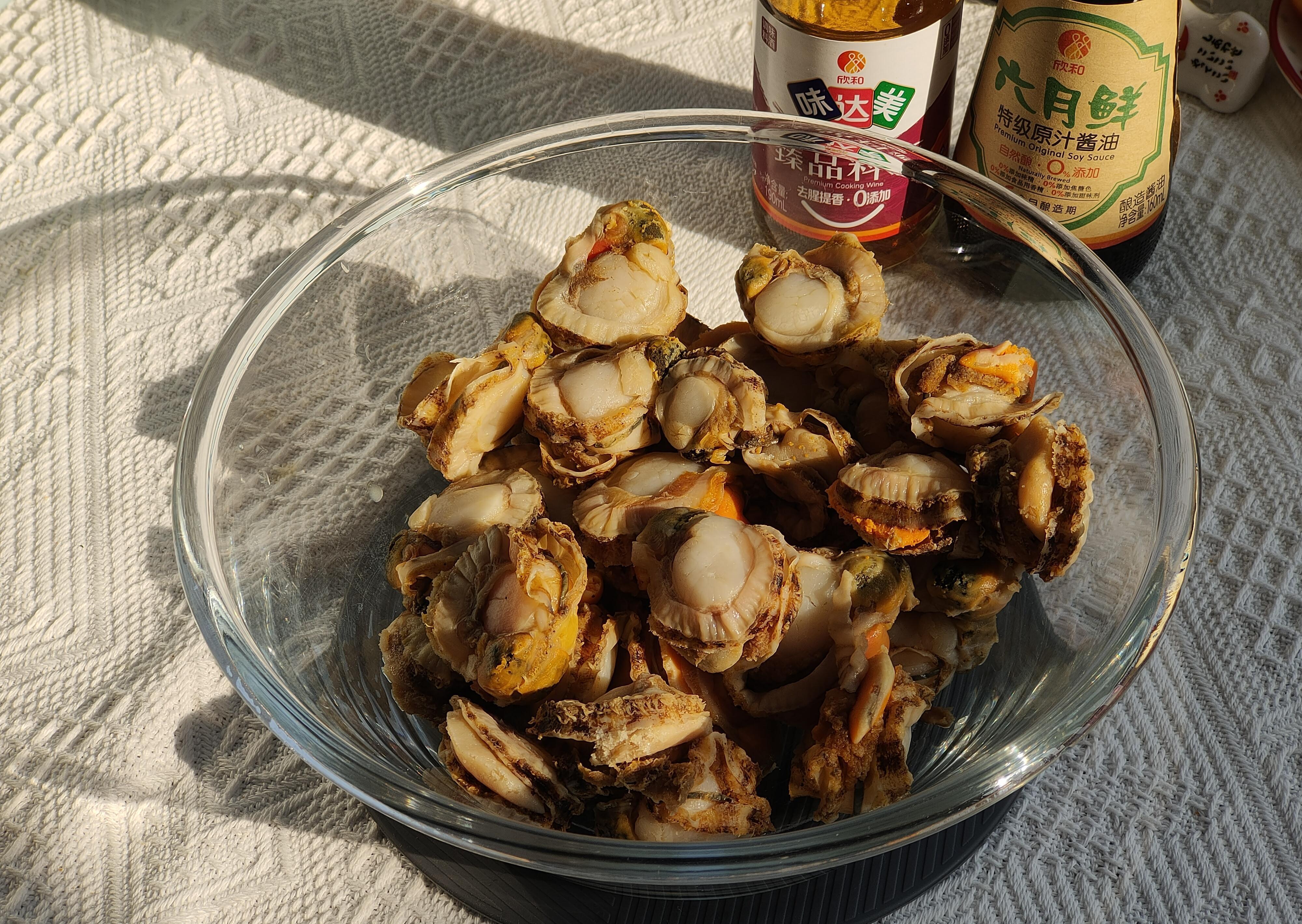 自己做烤扇贝串,鲜香十足,比外面的烧烤摊的还好吃